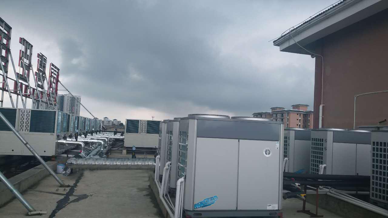 贵州威宁喜臣大酒店采用纽恩泰空气能热泵机组