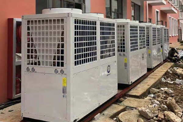 工厂用了纽恩泰空气能热泵，不出厂也能体验五星级酒店热水服务