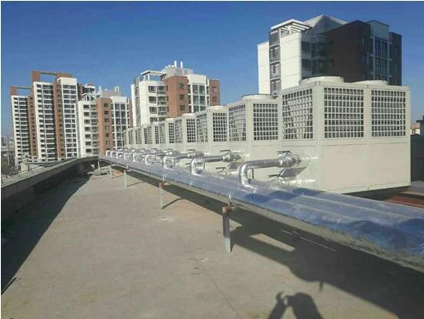 天津某酒店采用空气源热泵取暖制冷，运行效果突出