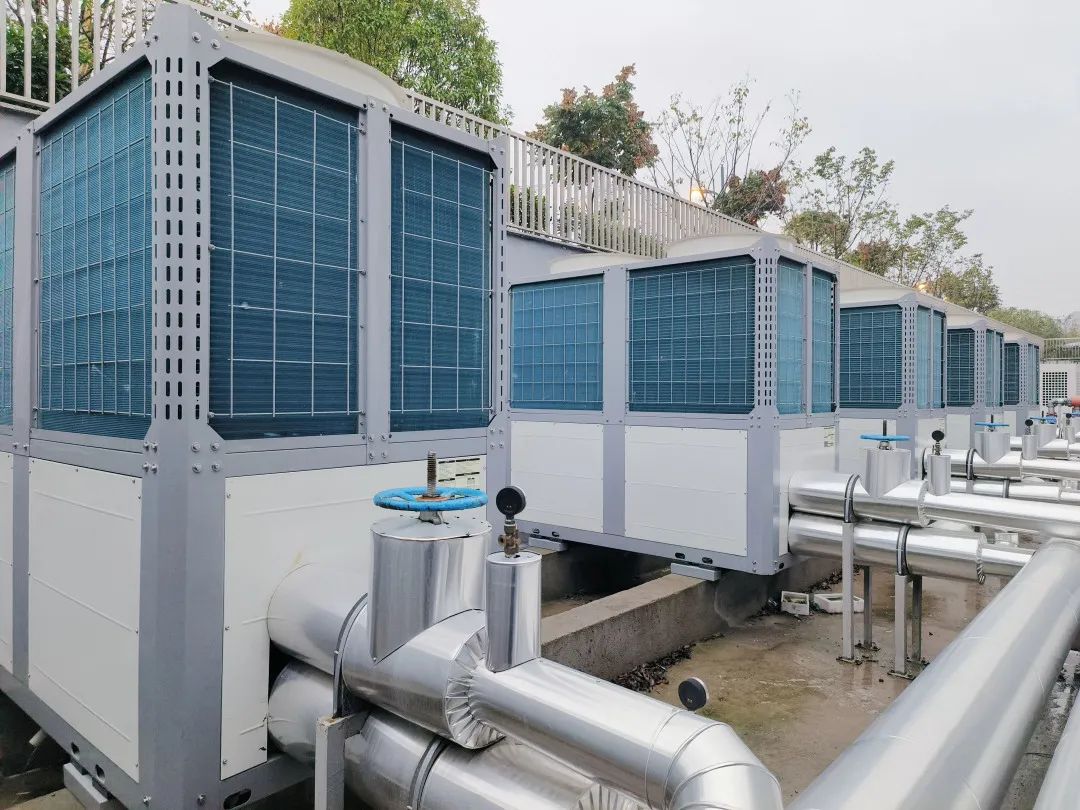 口碑案例丨120吨热水空气能热泵工程，纽恩泰为医院提供生活热水保障！
