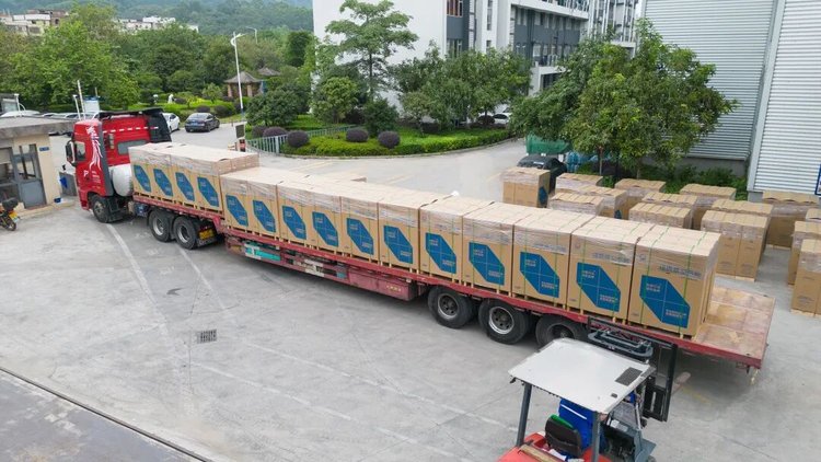 纽恩泰空气能产品整车发货现场