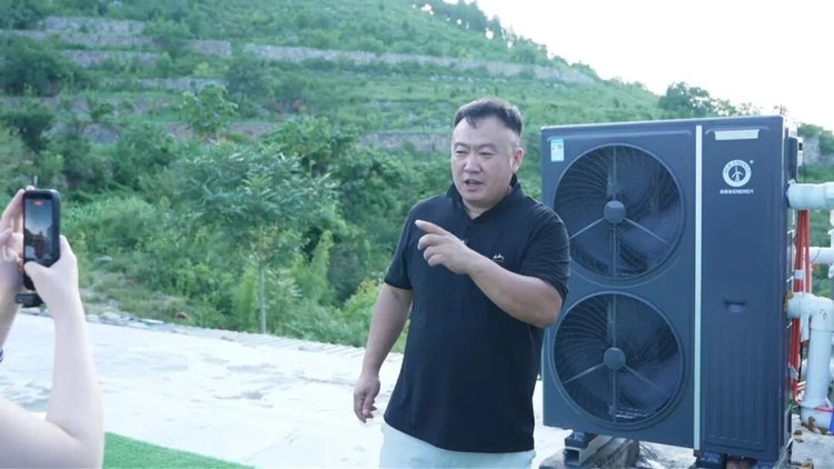 山东新商赵传军户外讲解空气能机组运行情况