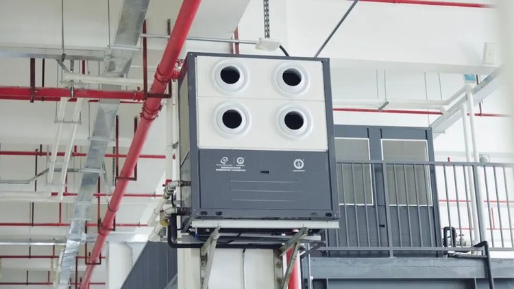 厂房车间内吊装工业冷风空调机组实拍